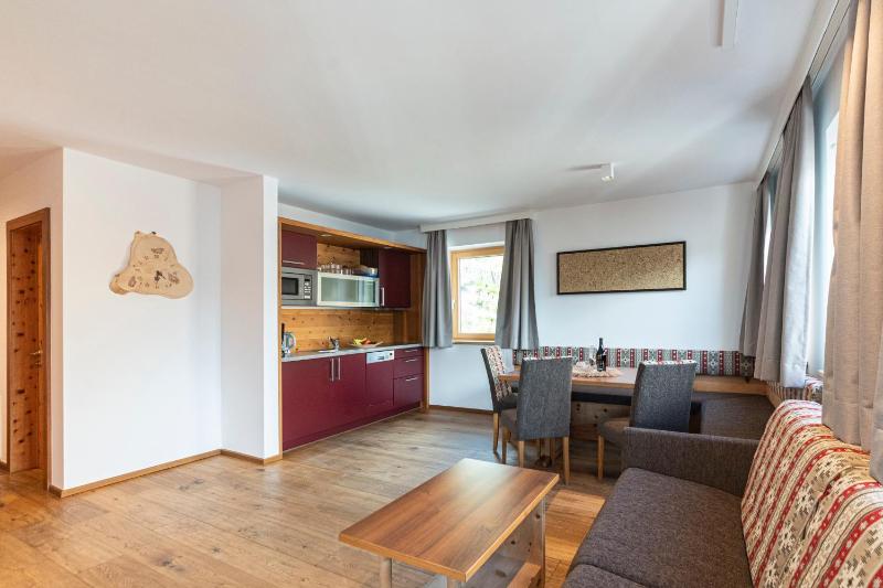 One-Bedroom Apartment with Balcony - Top 6 image 1