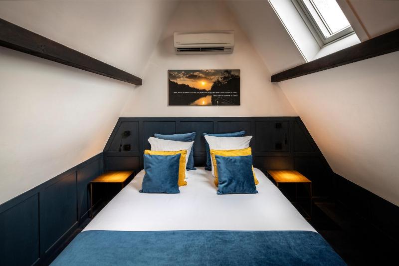 Deluxe Double Room image 4