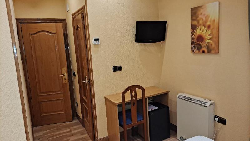 Interior Economy Double Room image 4