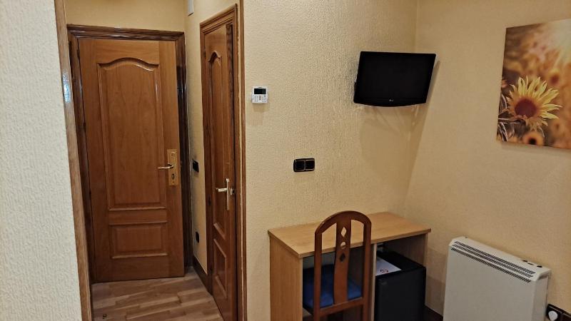 Interior Economy Double Room image 3