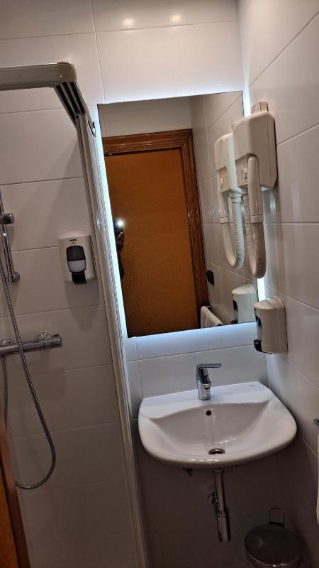 Interior Single Room image 4