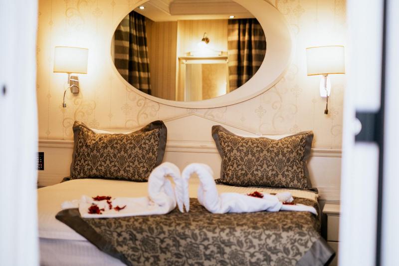 Standard Double or Twin Room image 3