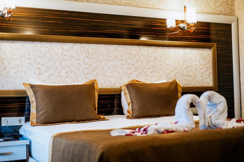 Deluxe Double Room image 3