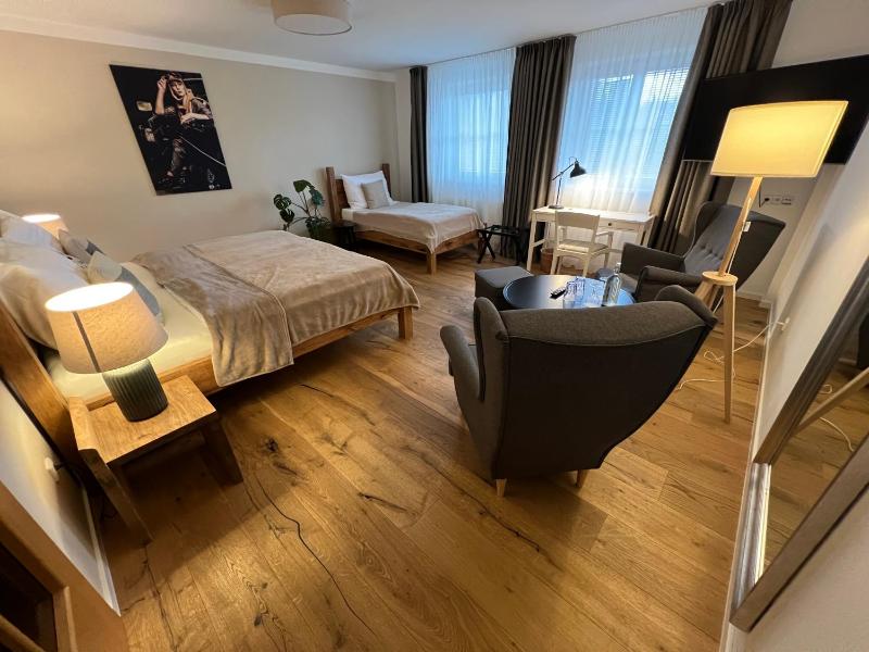 Standard Double Room image 3