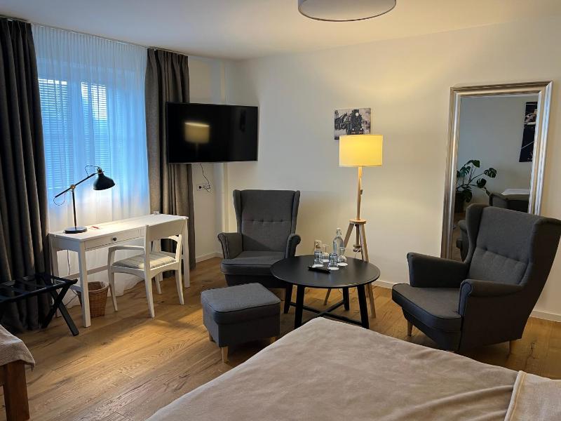 Standard Double Room image 4