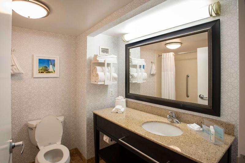 Queen Room with Two Queen Beds - Non-Smoking image 2