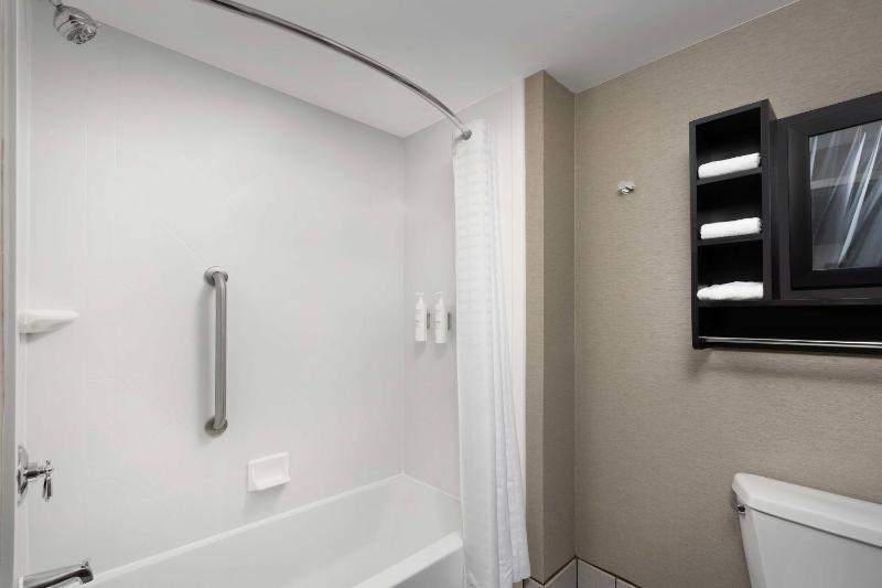 One-Bedroom Suite - Disability Access/Non-Smoking image 2