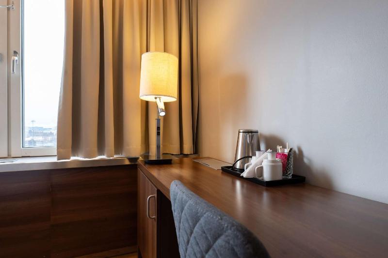Standard Twin Room image 3