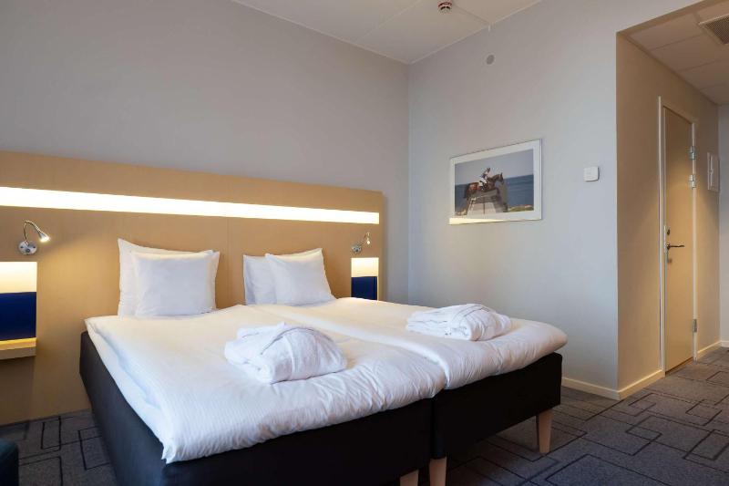 Superior King Room image 4
