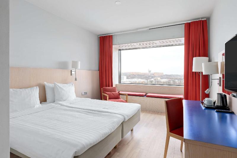 Standard Twin Room image 4