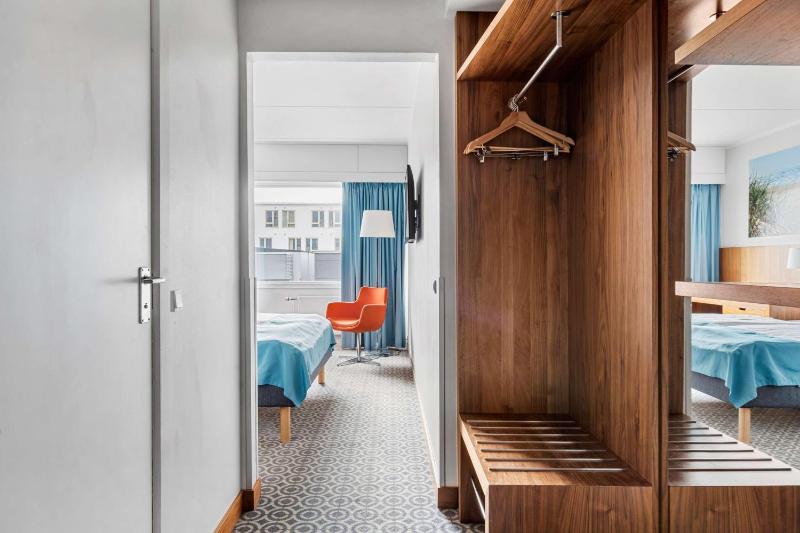 Economy Twin Room image 2