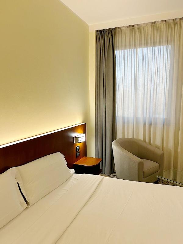 Double Room image 1
