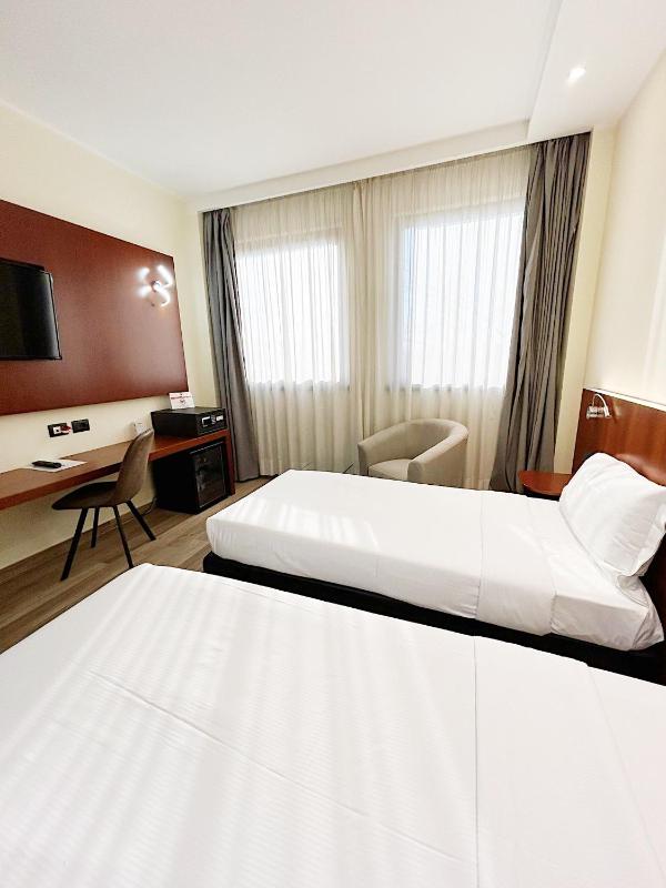 Twin Room image 1