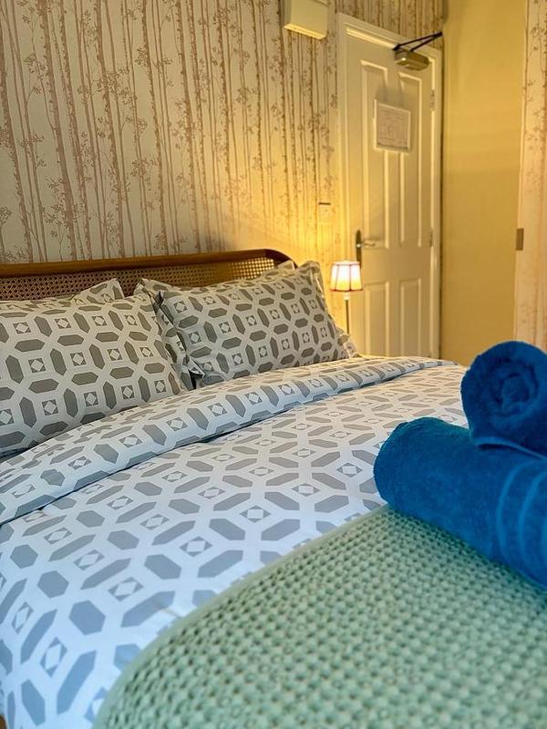 Standard Double Room image 3