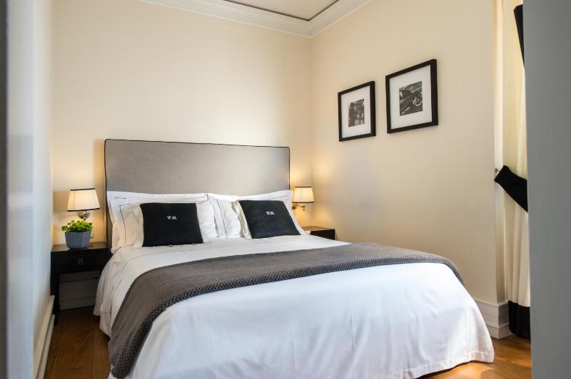 Suite with City View image 3