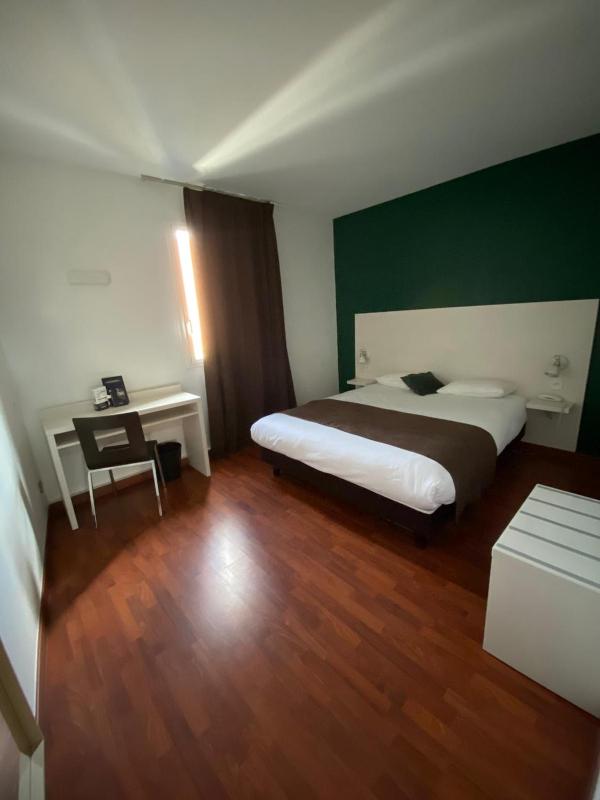 Double Room image 2