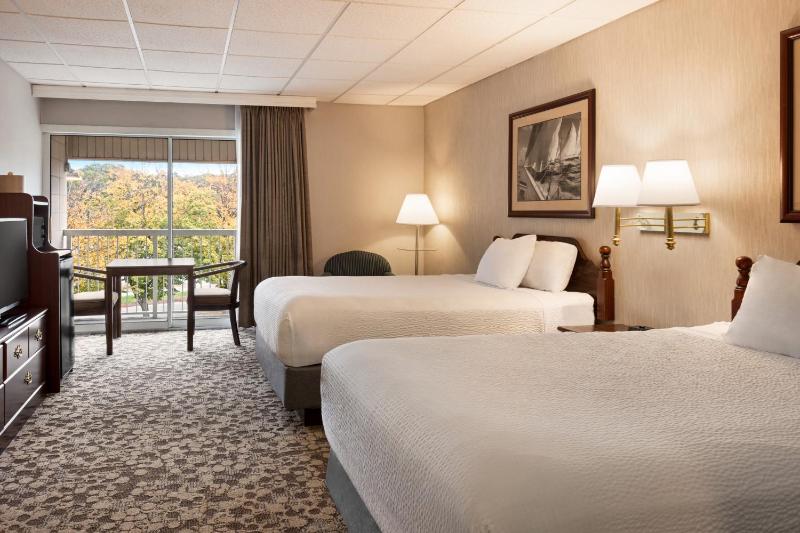 Business Double Room with Two Double Beds - Non-Smoking image 2