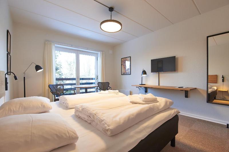 Double or Twin Room image 4