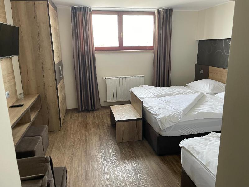 Quadruple Room image 3