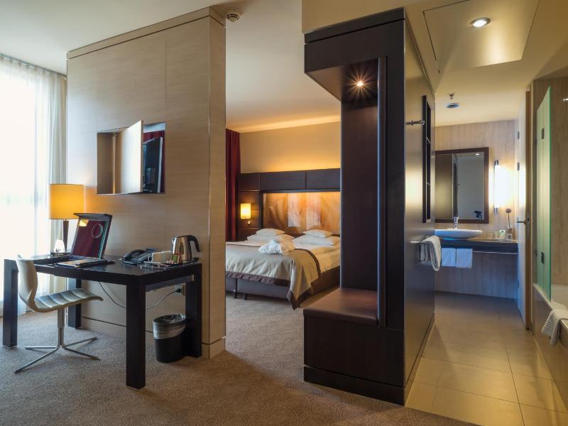 Junior Suite image 2