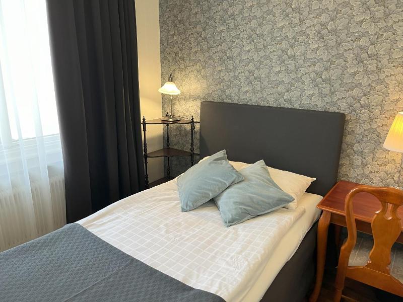 Standard Single Room image 3