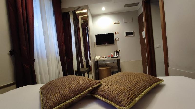 Double Room in Internal Courtyard - Ground Floor image 3