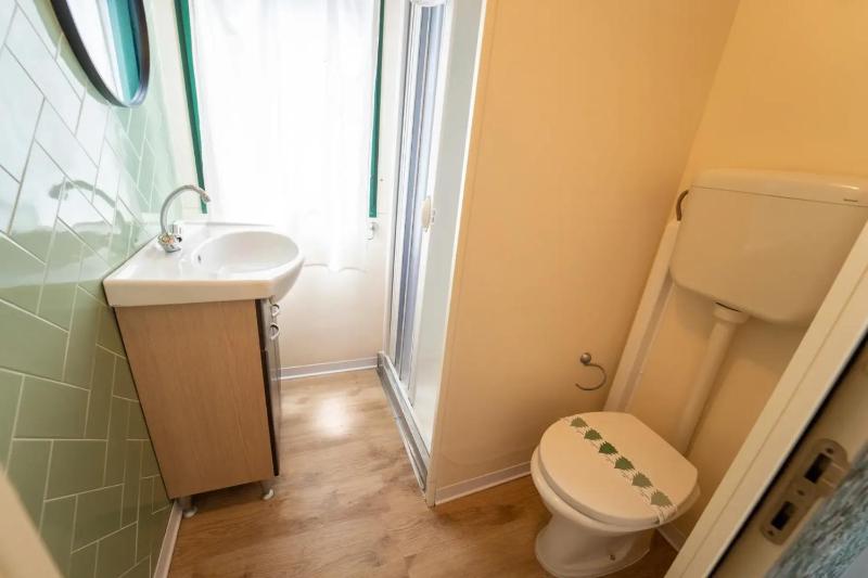 Two-Bedroom Mobile Home (4 Adults) image 2