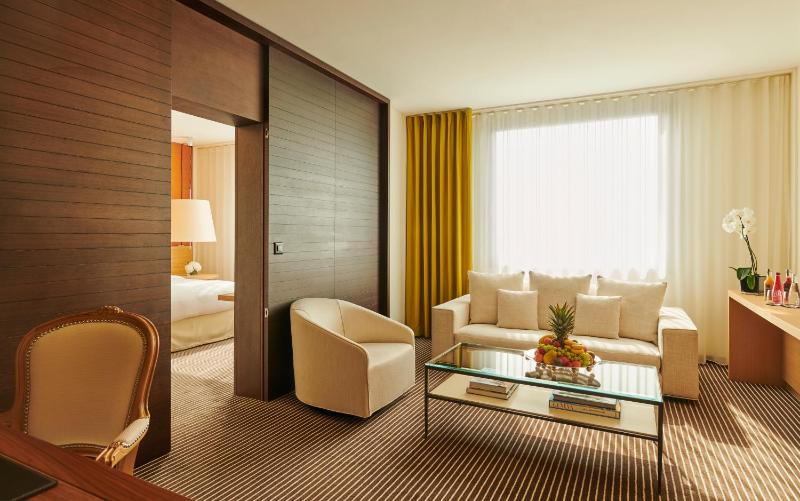One-Bedroom Suite image 1