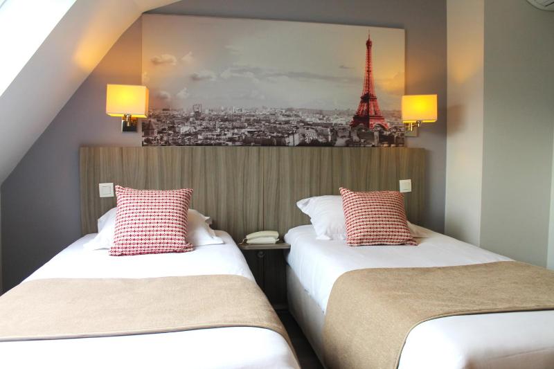 Twin Room image 2