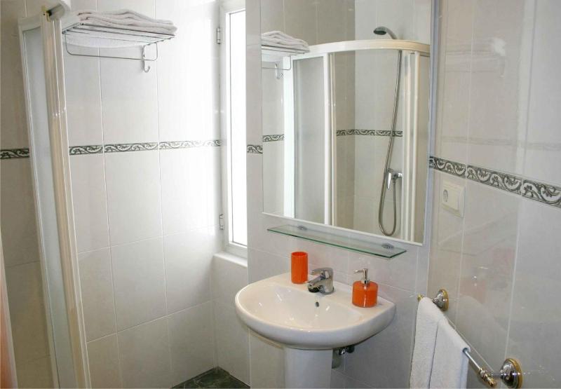 Quadruple Room image 4