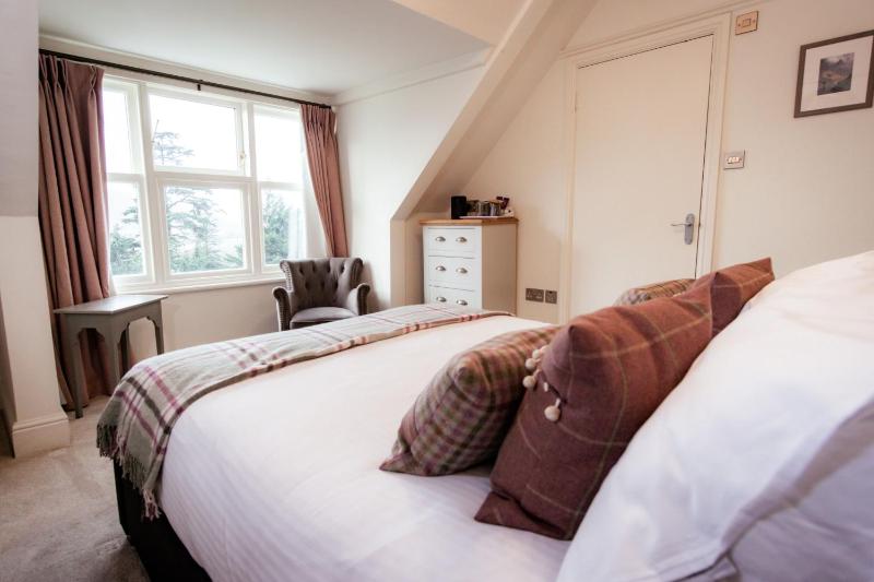 Classic Double Room image 3