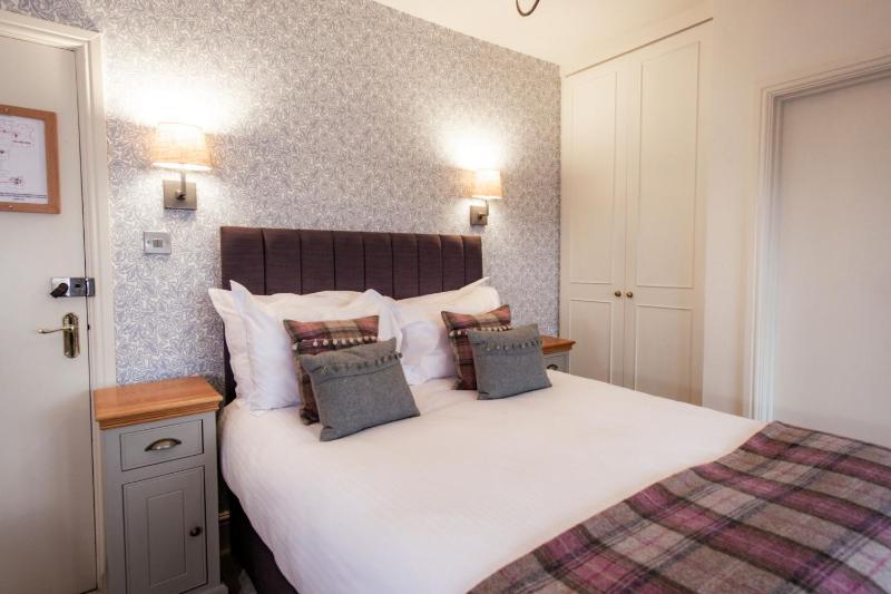 Classic Double Room image 1