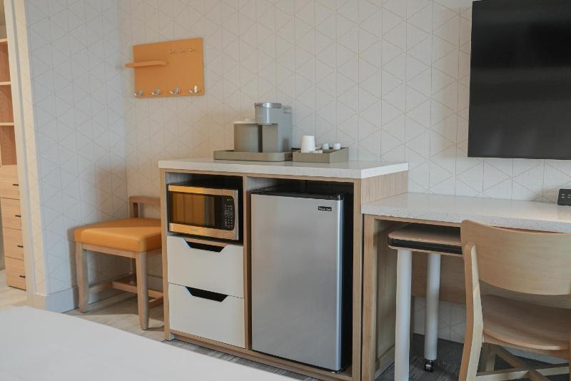 Deluxe Double Room with Balcony image 1