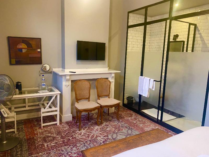 Deluxe Double or Twin Room with City View image 4