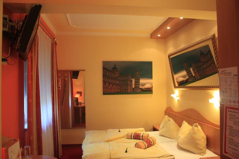 Standard Double Room image 2