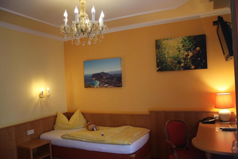Single Room image 2