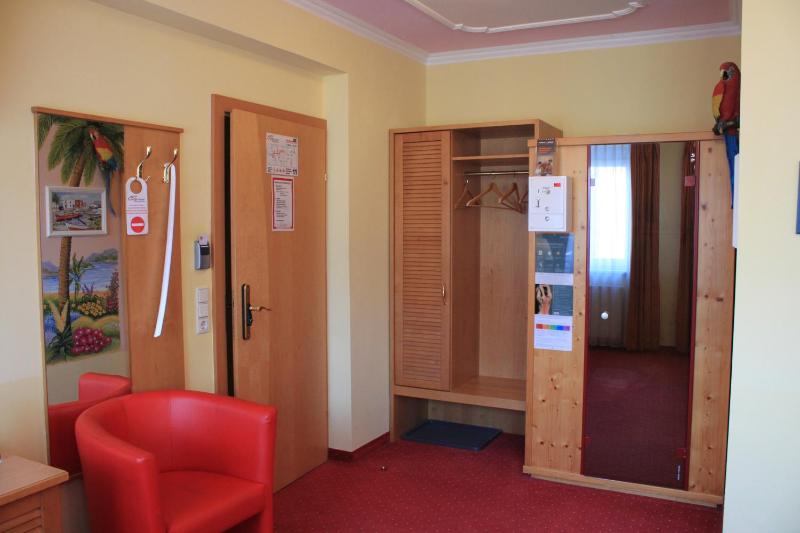 Standard Double Room image 3