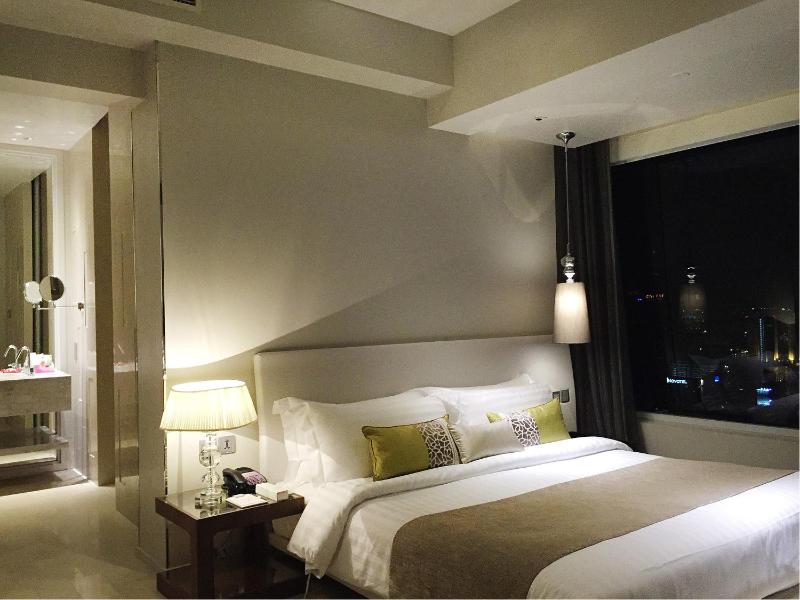 One-Bedroom Suite image 3