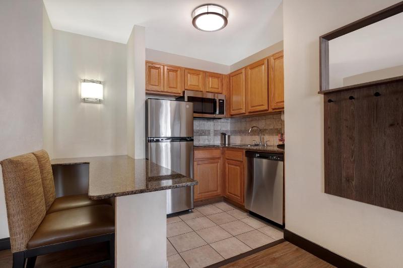 One-Bedroom King Suite image 4