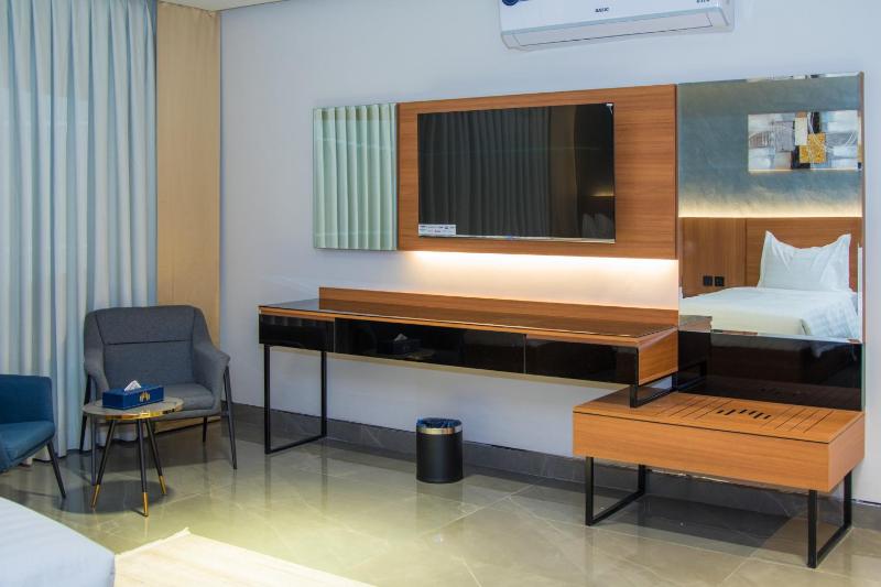 Superior Triple Room image 3
