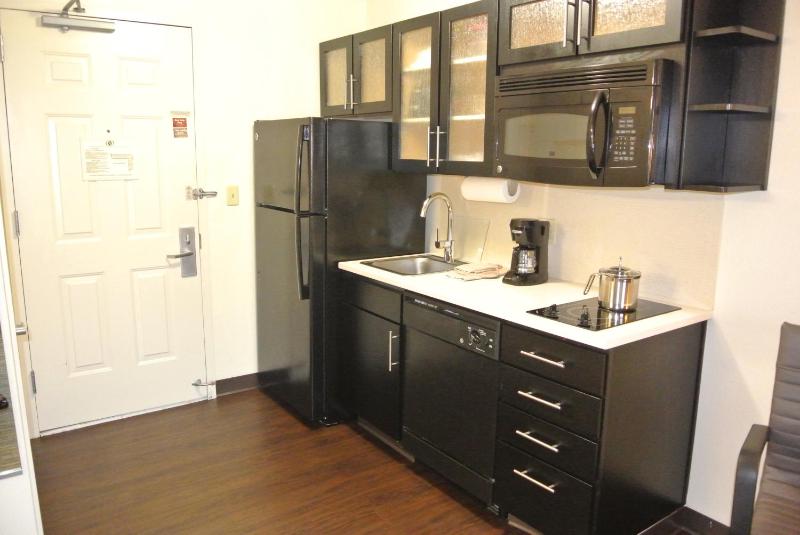 Queen Studio Suite image 3