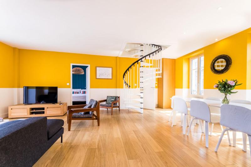 LES HALLES KEYWEEK Duplex with Terrace and Parking in Biarritz Center - image 2