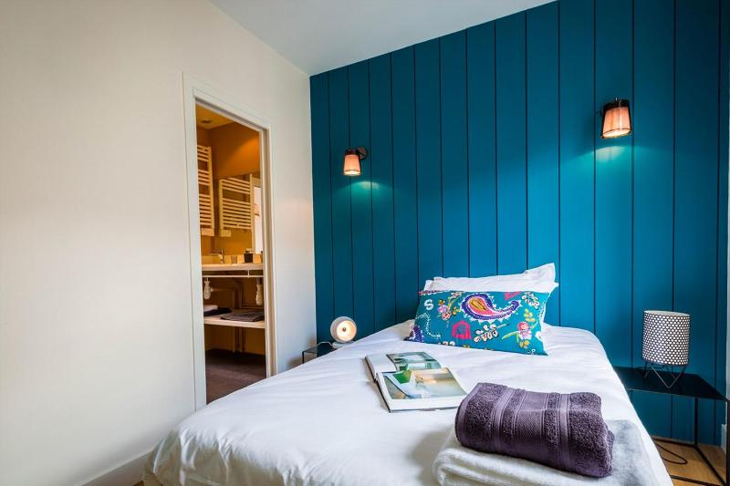 LES HALLES KEYWEEK Duplex with Terrace and Parking in Biarritz Center - image 17