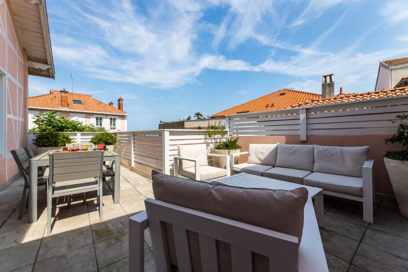 LES HALLES KEYWEEK Duplex with Terrace and Parking in Biarritz Center - image 16