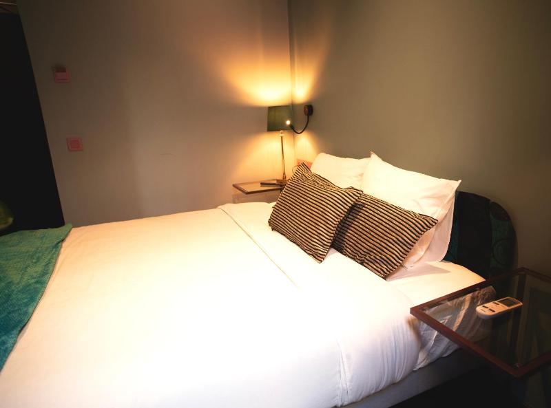 Hotel Lincoln Lounge - image 12