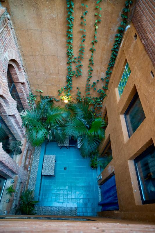 Hotel Lincoln Lounge - image 9