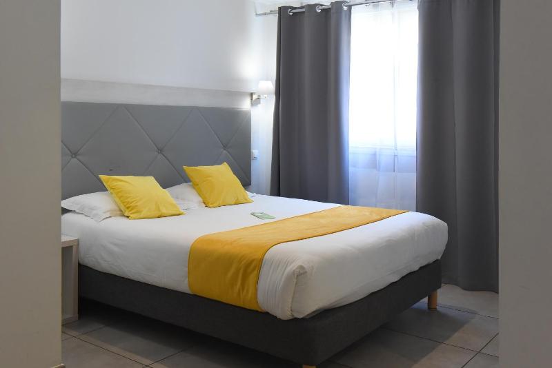 Double Room with Courtyard View image 1