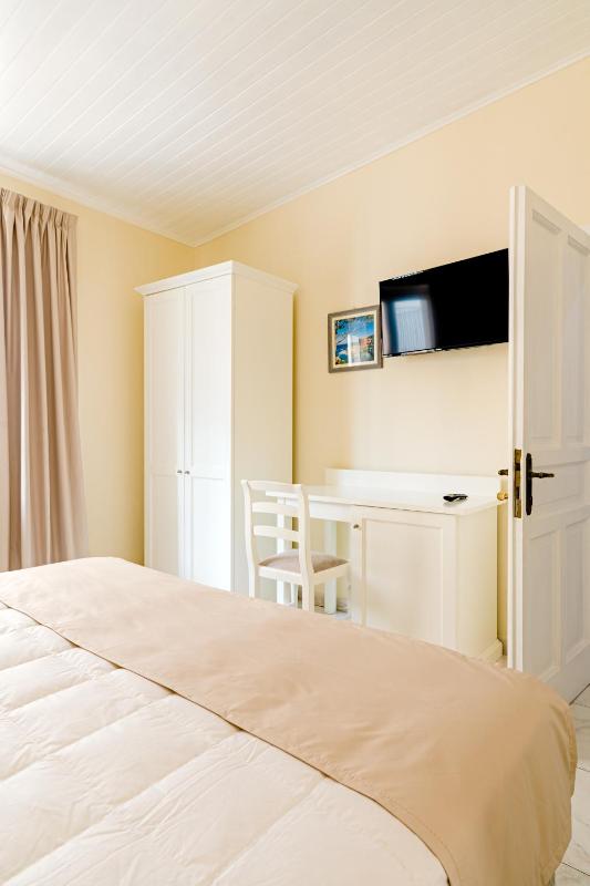 Single Room image 1