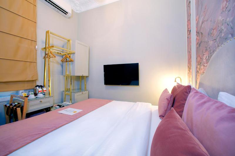Small Room image 4