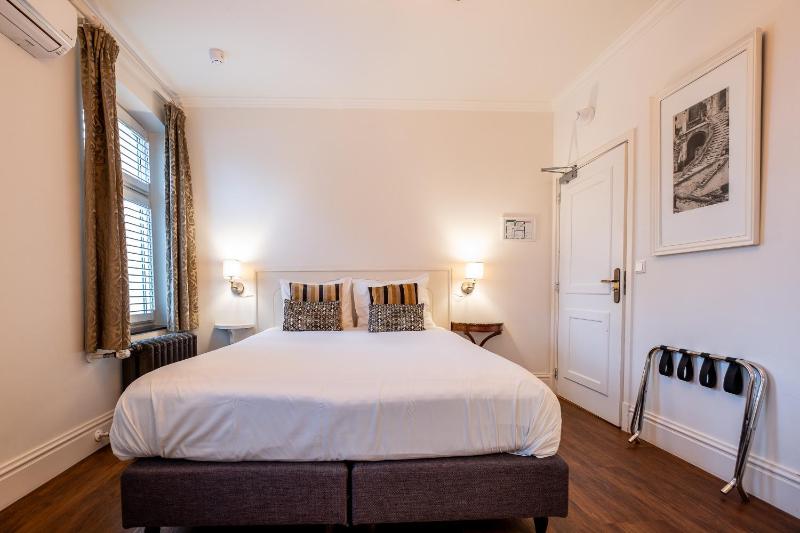 Double Room with Private Bathroom image 4